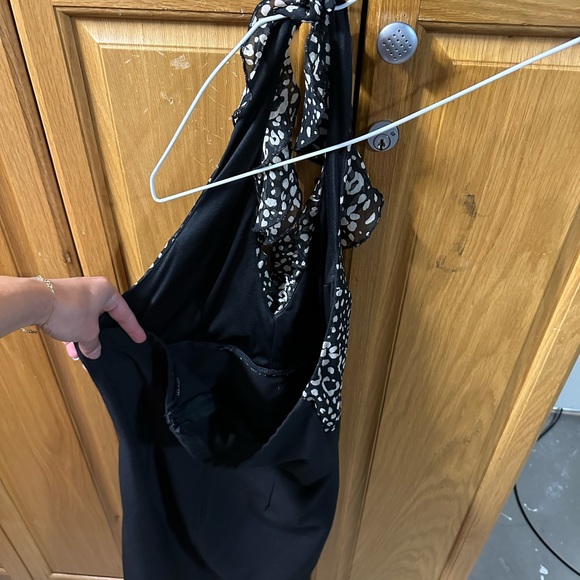 Open back halter dress - Picture 4 of 5